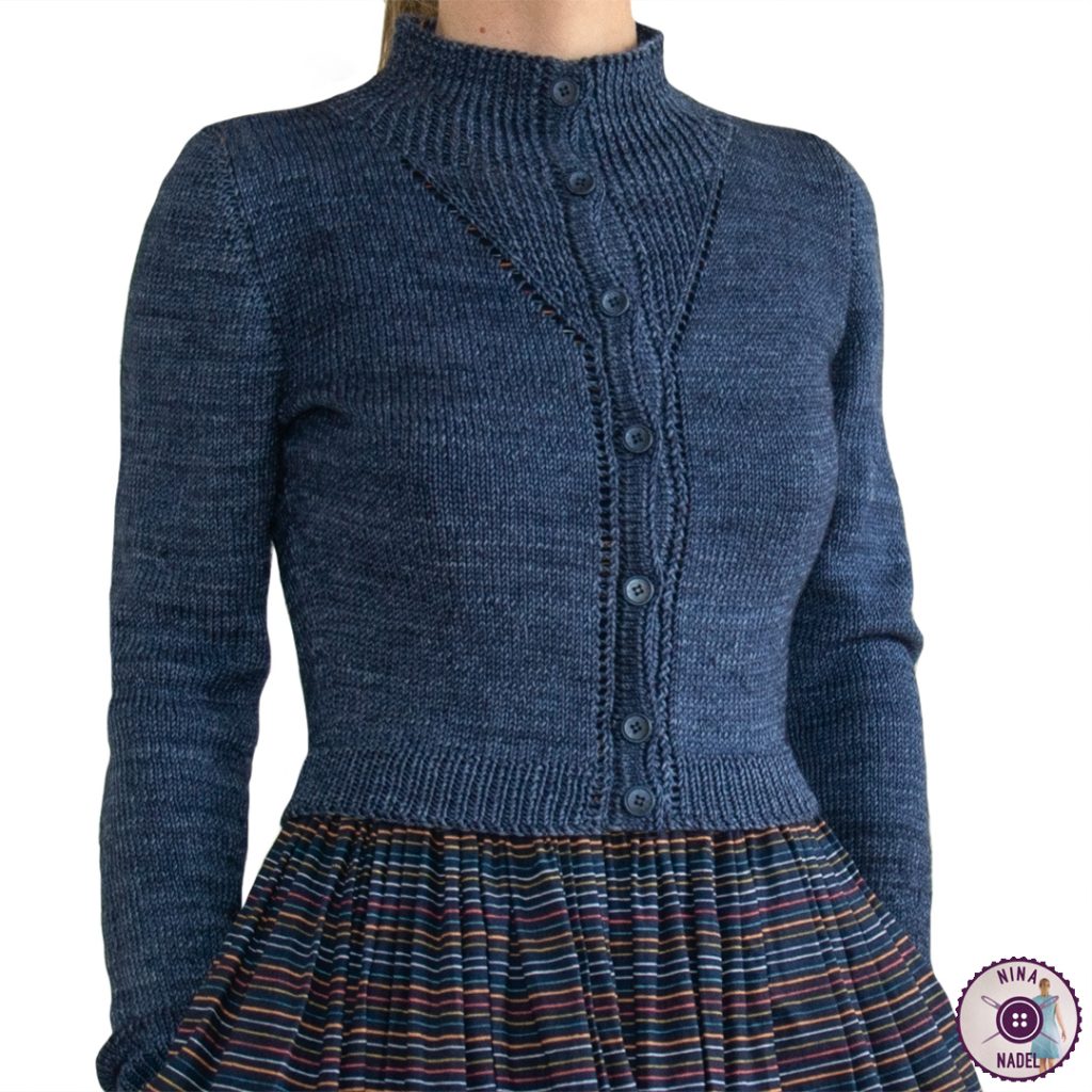 Mehr über den Artikel erfahren Strickjacke mit Stehkragen