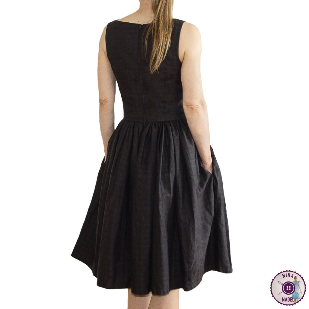 umgearbeitetes Kleid - neuer Body (Sabrina Bodice) - Rückseite Foto: umgearbeitetes Kleid - neuer Body (Sabrina Bodice) - Rückseite